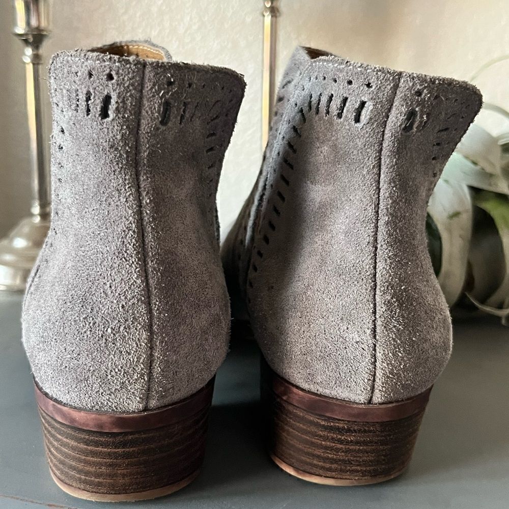 ☘️HP☘️ EUC Lucky Brand Gray Bustina Ankle Booties - Picture 6 of 11